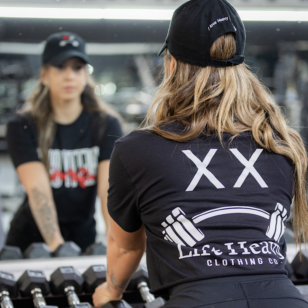 PRETTY GIRLS LIFT HEAVY RED/WHITE LOGO - BLACK CROPPED T-SHIRT